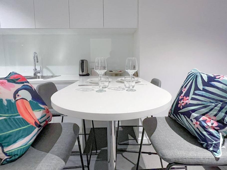 Amazing 2 Bedroom In Cbd! 브리즈번 외부 사진